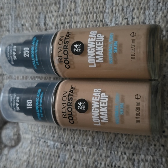 REVLON BRAND COLORSTAY LONGWEAR MAKEUP FOUNDATION  BUNDLE OF 2 - Picture 1 of 9